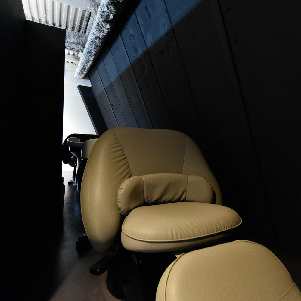 シャンプー台は幅広のゆったりシートと柔らかなクッション材で最上級の寝心地を実現